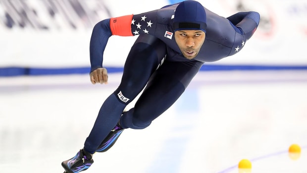 shani-davis-speed-skate-flag-bearer.jpg